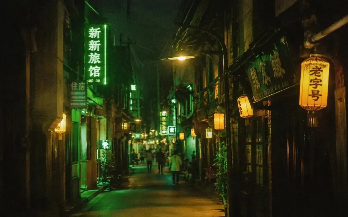 吃瓜大赛每日吃瓜爆料封面：探店账号集体转向本地生活，内容同质化被指到了临界点